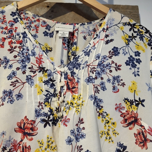 Liz Clairborn Floral Women's Top - Picture 3 of 5
